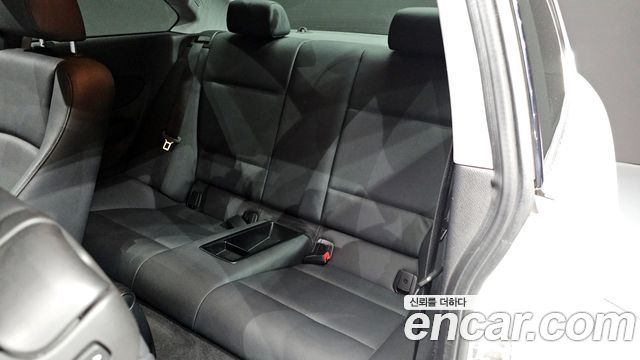 BMW 1-Series 2011 — photo 16