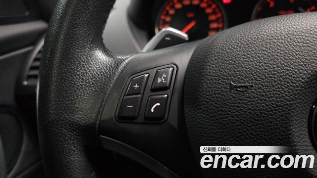 BMW 1-Series 2011 — photo 31