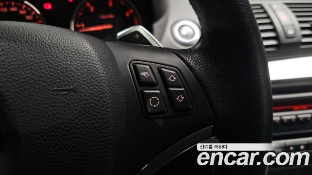 BMW 1-Series 2011 — photo 32