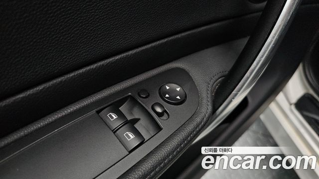 BMW 1-Series 2011 — photo 33