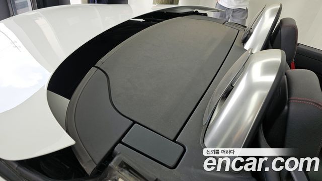 Mercedes-Benz SLC-Class 2018 — photo 12