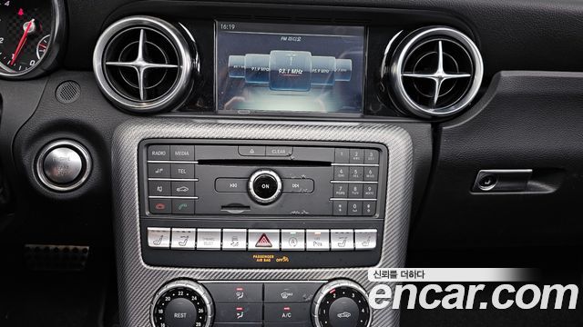 Mercedes-Benz SLC-Class 2018 — photo 14
