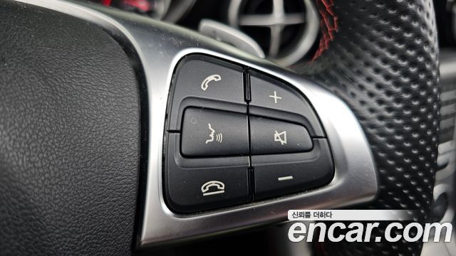 Mercedes-Benz SLC-Class 2018 — photo 17