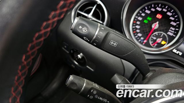 Mercedes-Benz SLC-Class 2018 — photo 19