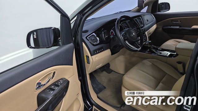 Kia Canival 2019 — photo 17