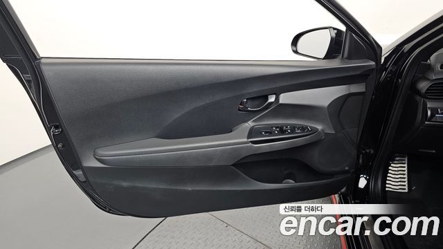 Hyundai Veloster 2022 — photo 14