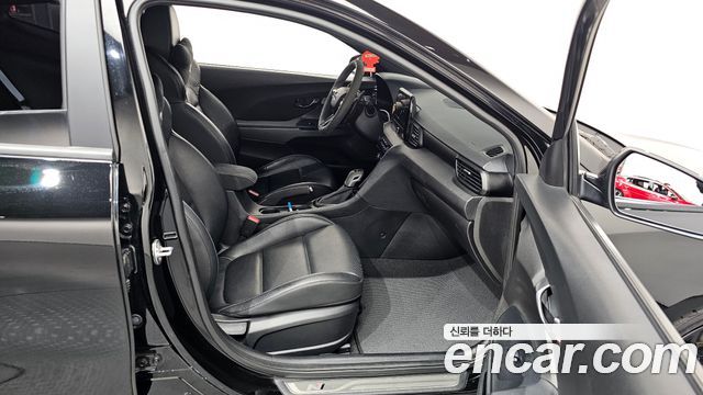 Hyundai Veloster 2022 — photo 16