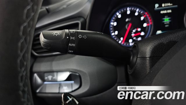 Hyundai Veloster 2022 — photo 27