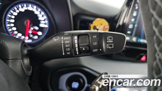 Hyundai Veloster 2022 — photo 28