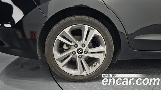 Hyundai AVANTE 2017 — photo 5