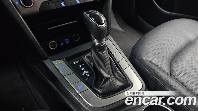 Hyundai AVANTE 2017 — photo 9