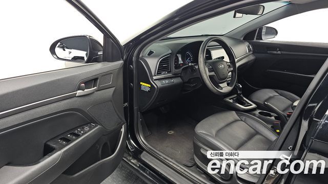 Hyundai AVANTE 2017 — photo 10