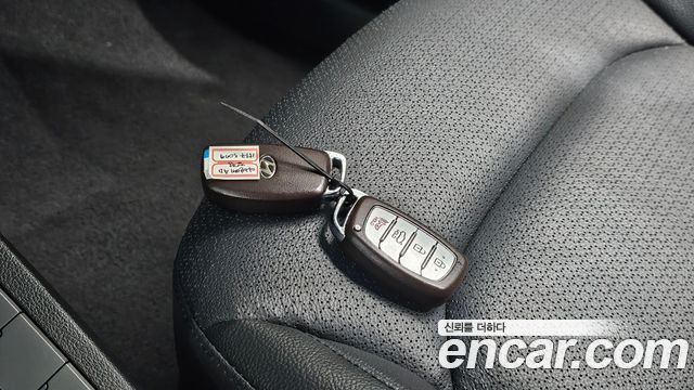 Hyundai AVANTE 2017 — photo 18