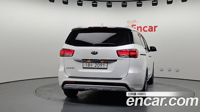 Kia Canival 2016 — photo 4