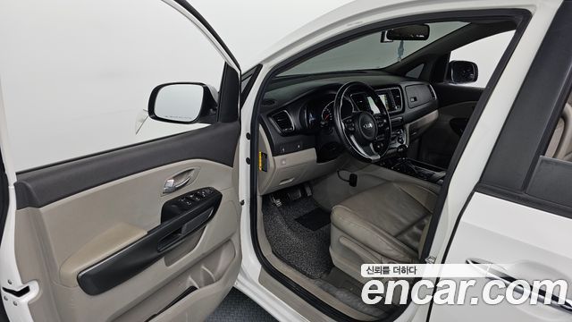 Kia Canival 2016 — photo 10