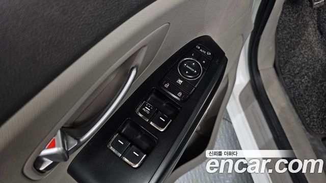 Kia Canival 2016 — photo 12