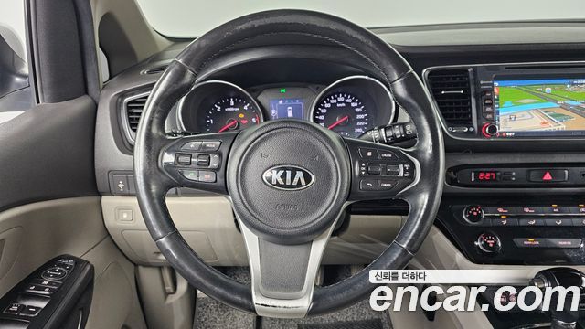 Kia Canival 2016 — photo 14