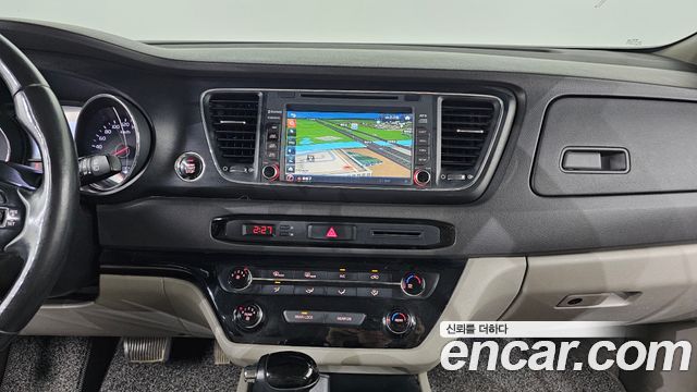 Kia Canival 2016 — photo 15