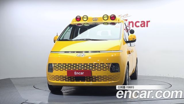 Hyundai Staria 2024 — photo 3
