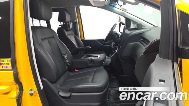 Hyundai Staria 2024 — photo 16
