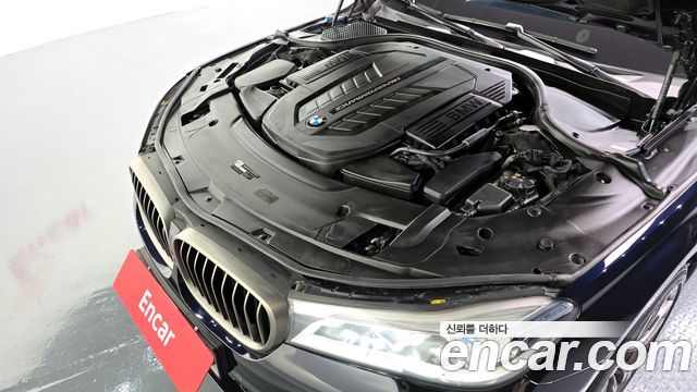 BMW 7-Series 2018 — photo 6