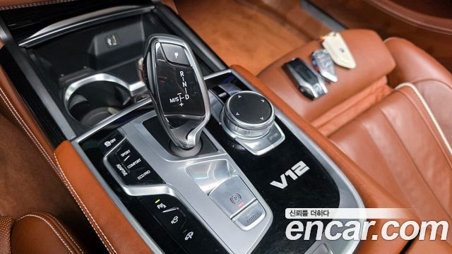 BMW 7-Series 2018 — photo 12
