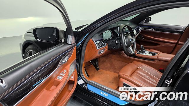 BMW 7-Series 2018 — photo 13