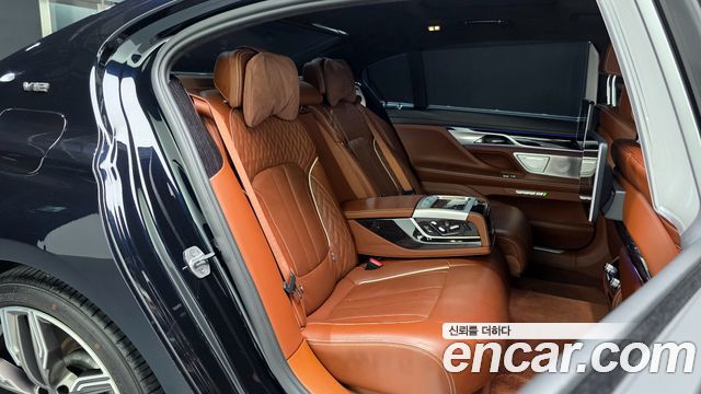 BMW 7-Series 2018 — photo 17