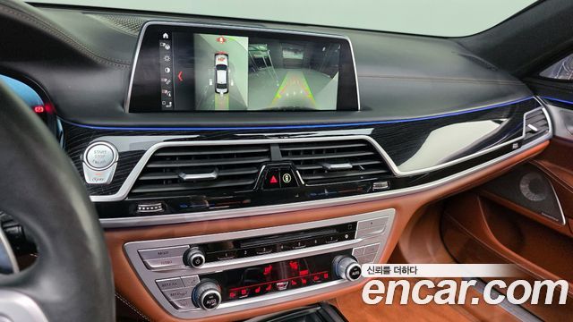 BMW 7-Series 2018 — photo 23