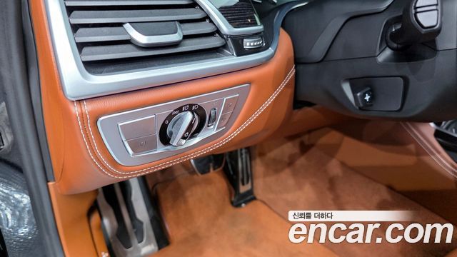 BMW 7-Series 2018 — photo 24