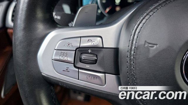 BMW 7-Series 2018 — photo 25