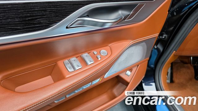 BMW 7-Series 2018 — photo 26