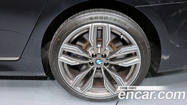 BMW 7-Series 2018 — photo 7
