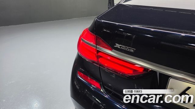 BMW 7-Series 2018 — photo 9