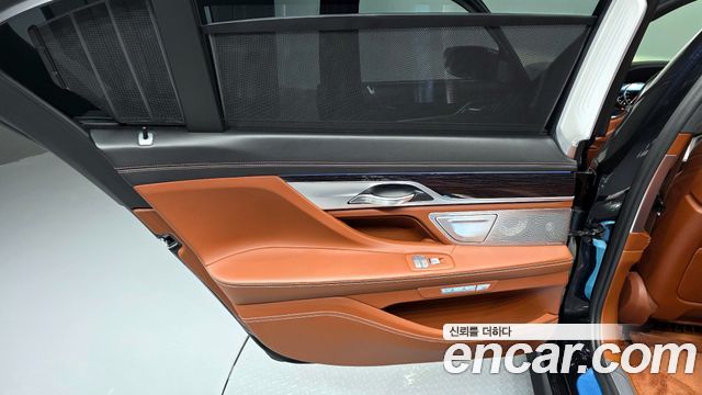 BMW 7-Series 2018 — photo 15