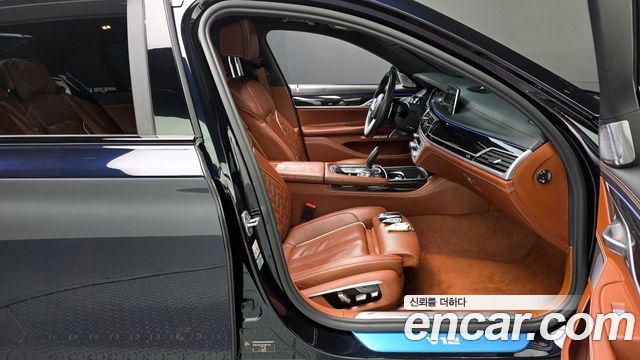 BMW 7-Series 2018 — photo 16