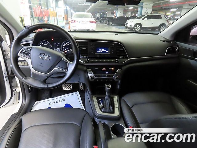 Hyundai AVANTE 2016 — photo 10