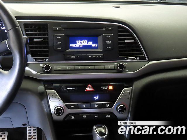 Hyundai AVANTE 2016 — photo 11