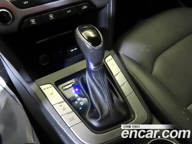Hyundai AVANTE 2016 — photo 12