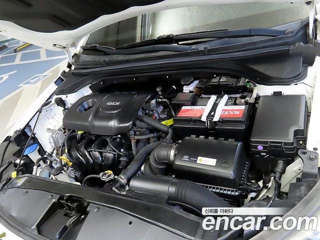 Hyundai AVANTE 2016 — photo 17