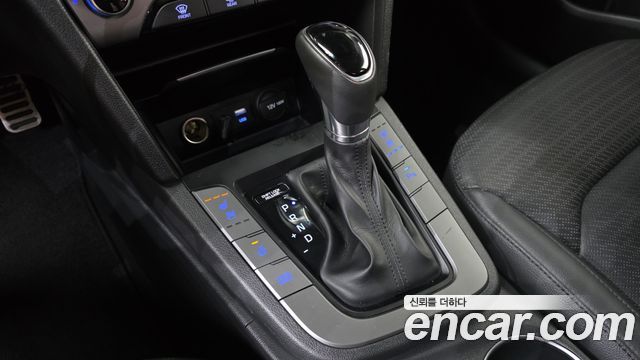 Hyundai AVANTE 2016 — photo 9
