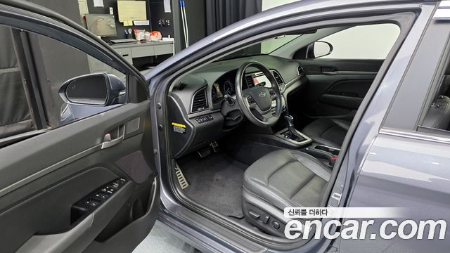 Hyundai AVANTE 2016 — photo 10