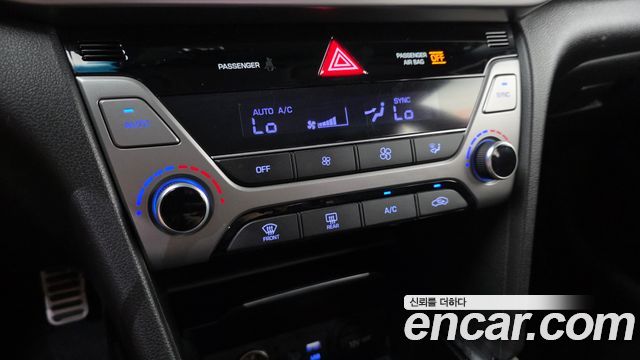 Hyundai AVANTE 2016 — photo 11