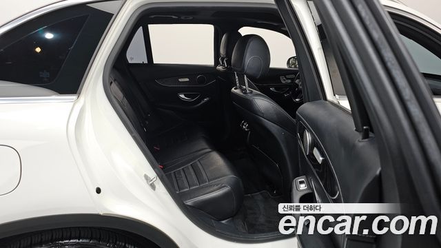 Mercedes-Benz GLC-Class 2016 — photo 11