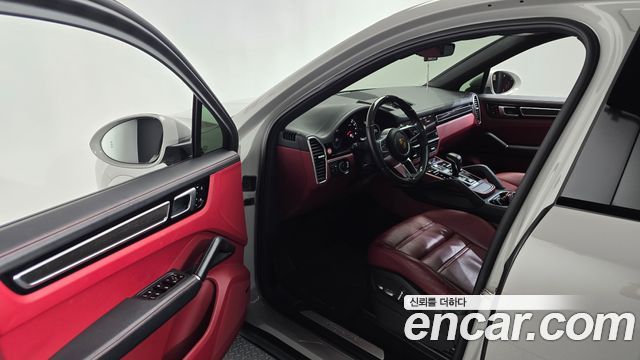 Porsche Cayenne 2021 — photo 10