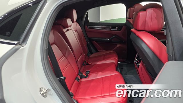 Porsche Cayenne 2021 — photo 11