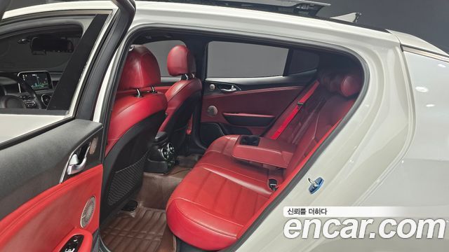 Kia Stinger 2018 — photo 17