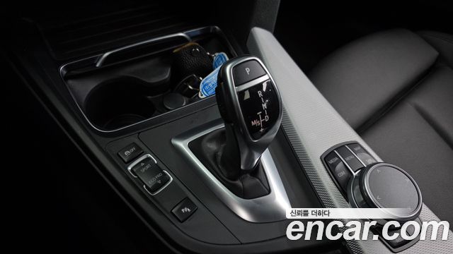BMW 3-Series 2018 — photo 12