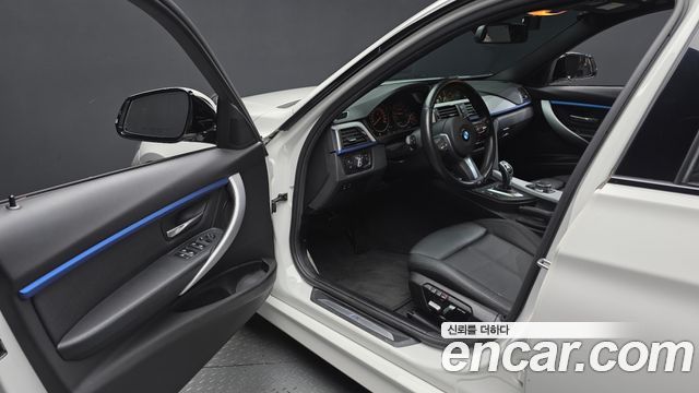 BMW 3-Series 2018 — photo 13