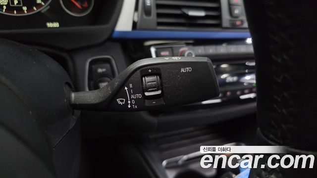BMW 3-Series 2018 — photo 24